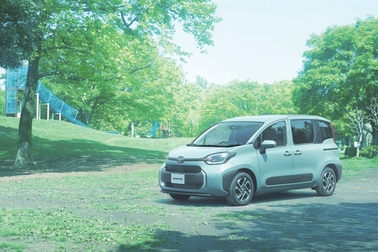 Z（ハイブリッド・2WD・7人乗り）