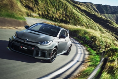 RZ“High performance” + Aero performance package［GR-DAT（8AT・4WD）］