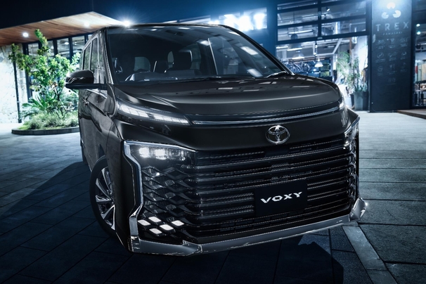 【モデル入り素材】S-Z（ハイブリッド・2WD・7人乗り）