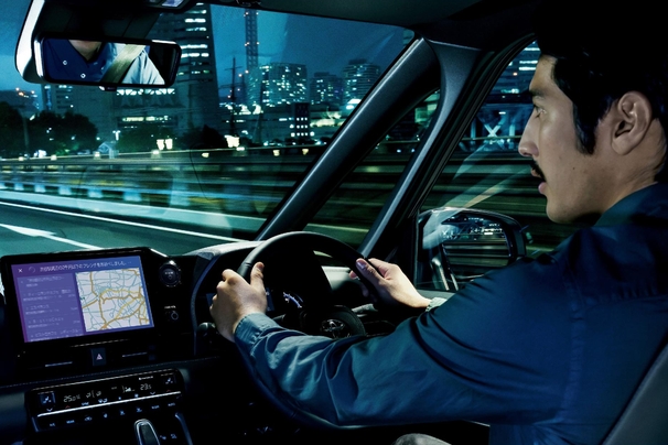 【モデル入り素材】S-Z（ハイブリッド・2WD・7人乗り）